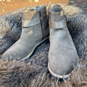 Bongo Women’s  SZ 8   Lightweight Ankle Boots. Like New.